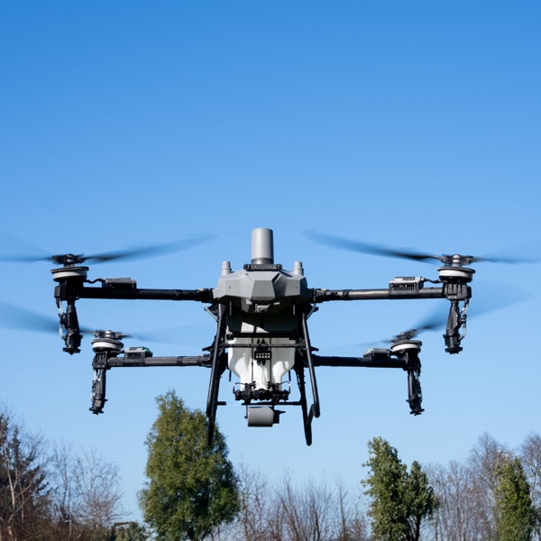 DJI Agras T70P en vuelo